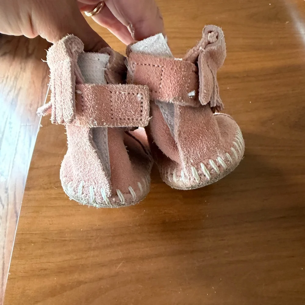 Minnetonka Kids Suede Fringe Moccasins in Light Pink